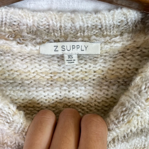 Women’s Z Supply Sweatshirt - Picture 4 of 5